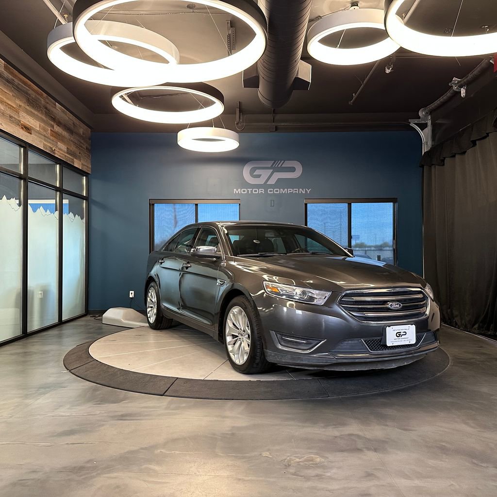 Used 2018 Ford Taurus Limited image 1