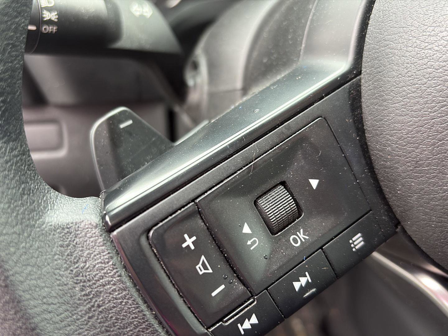 Used 2023 Nissan Rogue S AWD/4WD image 18