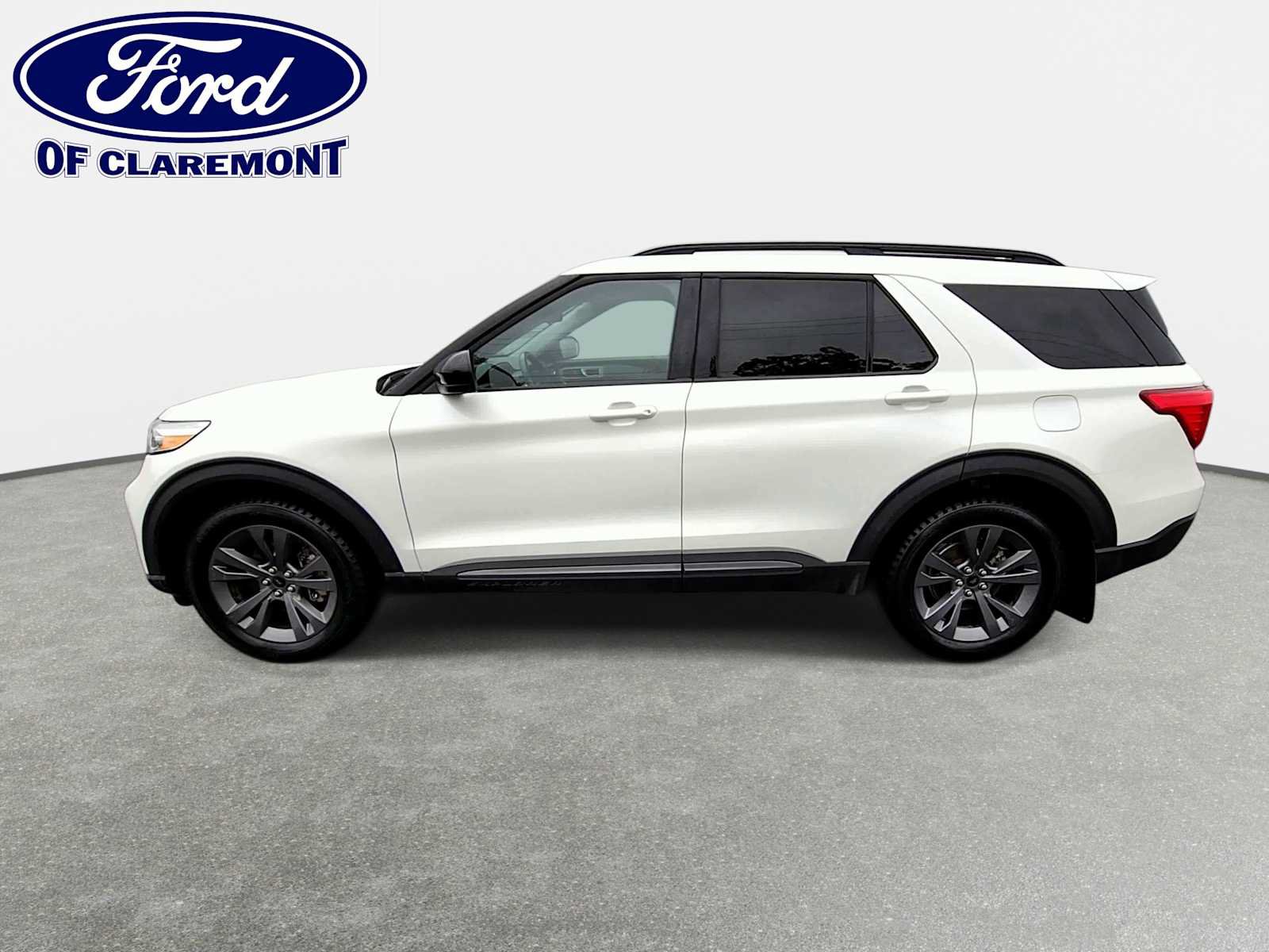 Used 2024 Ford Explorer XLT w/ Equipment Group 202A AWD/4WD image 5