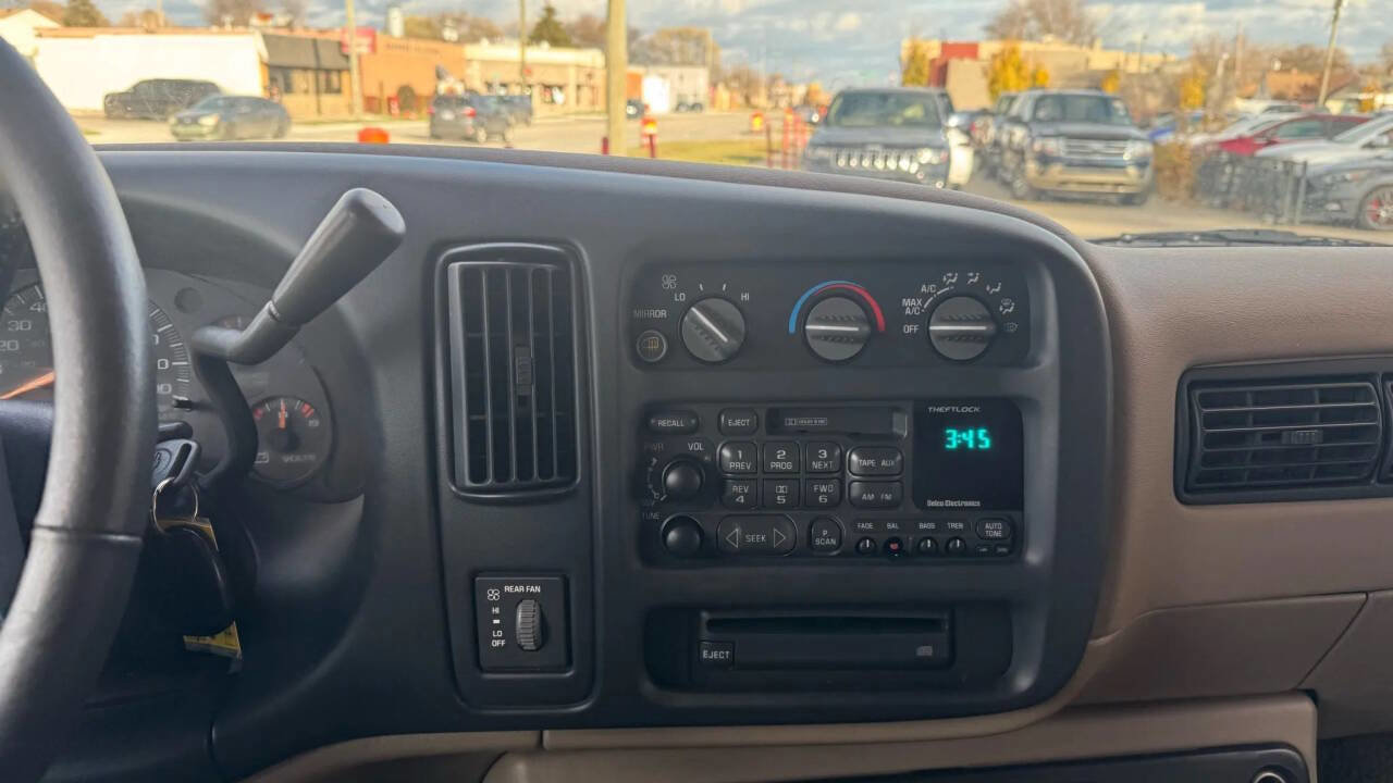 Used 1999 Chevrolet Express 1500 w/ Convenience Pkg image 28