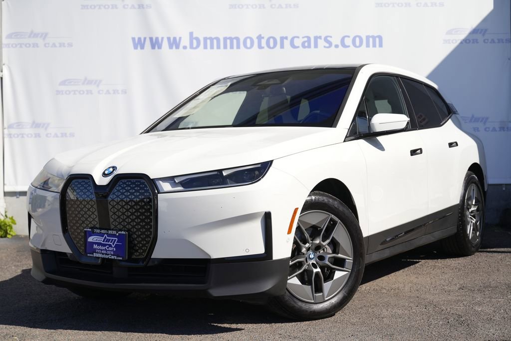 Used 2022 BMW iX xDrive50 w/ Premium Package image 2