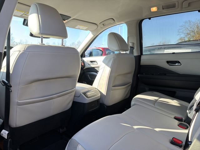 Used 2022 Nissan Pathfinder SL image 16