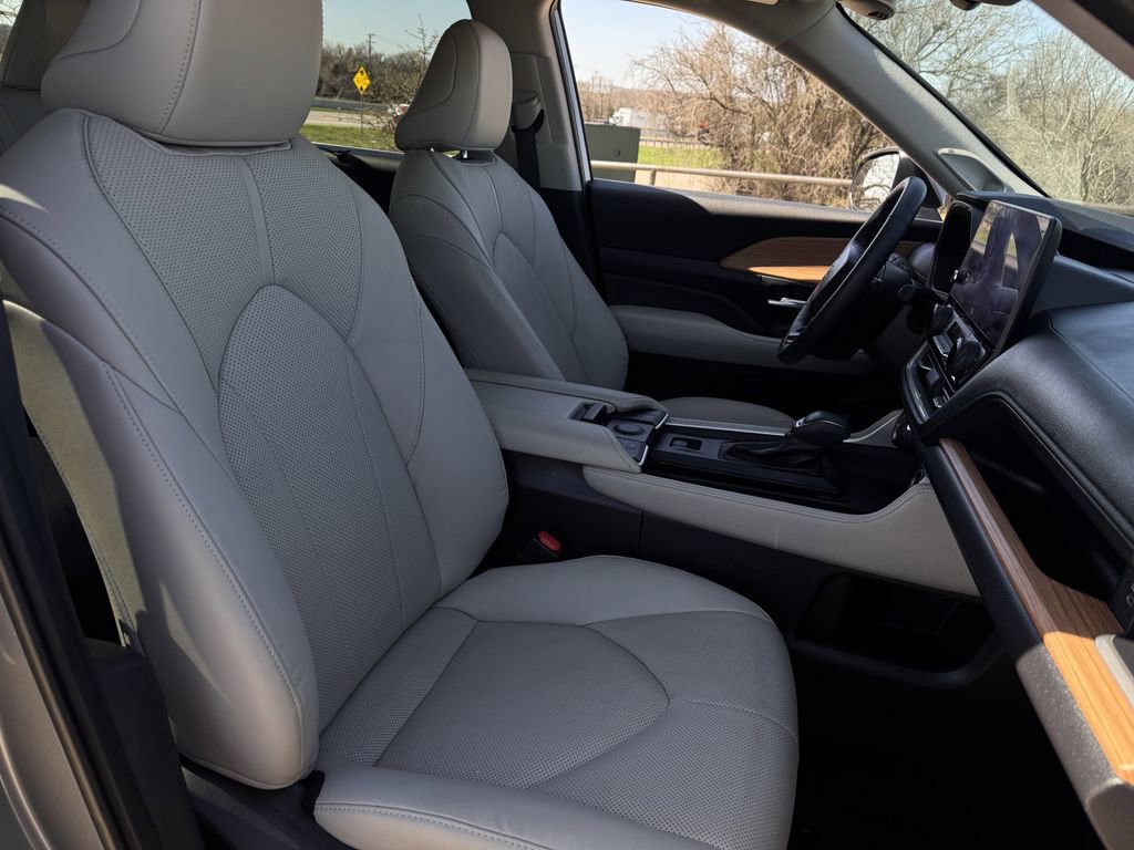 Used 2025 Toyota Grand Highlander Limited image 28