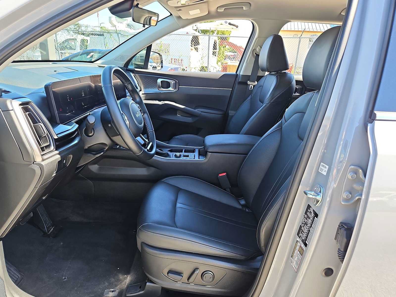 Certified 2025 Kia Sorento S FWD image 16