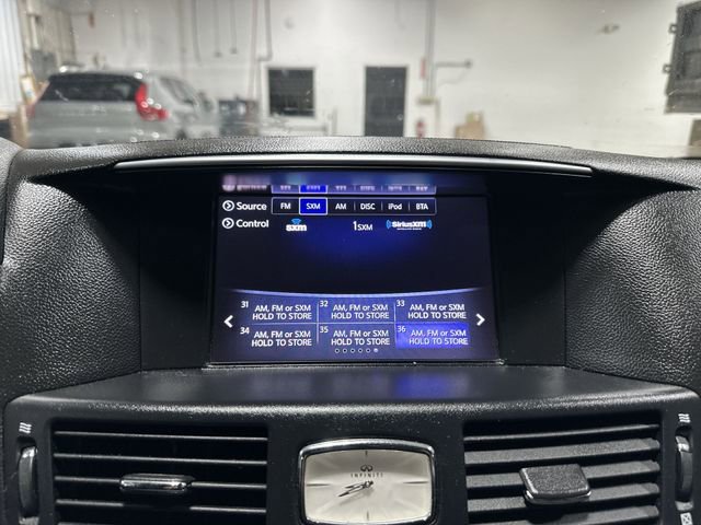 Used 2018 INFINITI Q70 Luxe w/ Cargo Package image 16