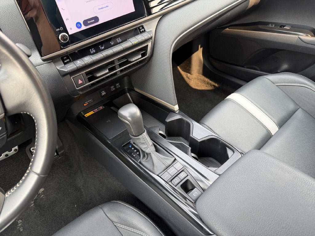 Used 2025 Toyota Camry SE FWD image 19