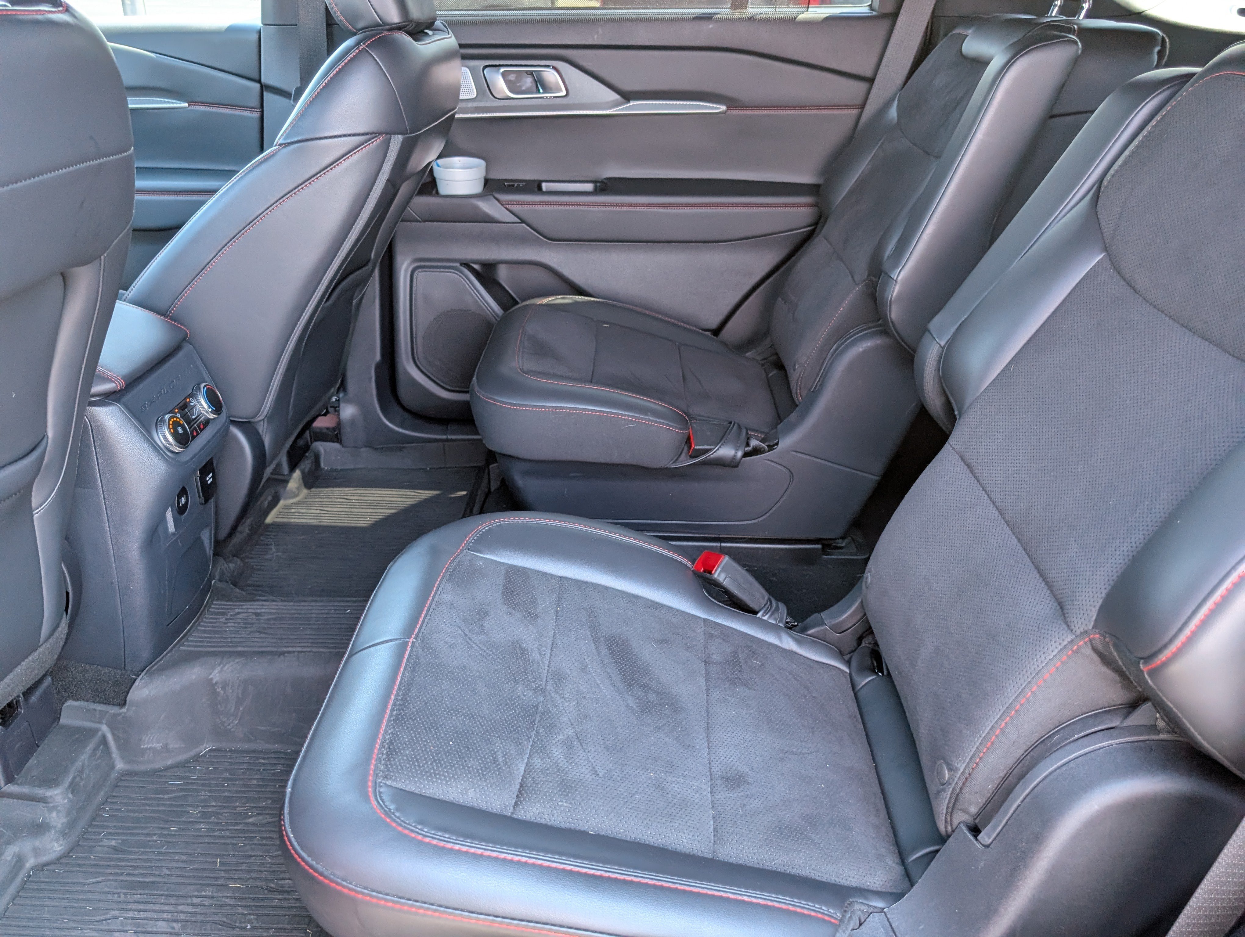 Used 2025 Ford Explorer ST AWD/4WD image 15