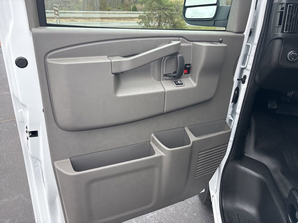 New 2025 Chevrolet Express 2500 w/ Driver Convenience Package image 10