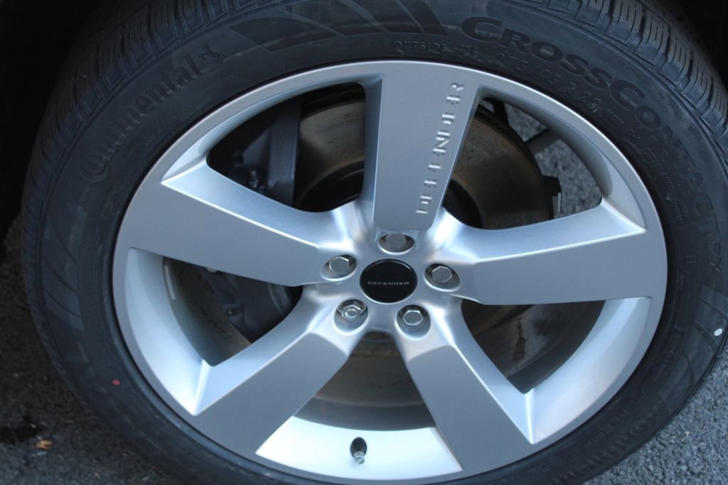 New 2026 Land Rover Defender 130 X-Dynamic SE image 8