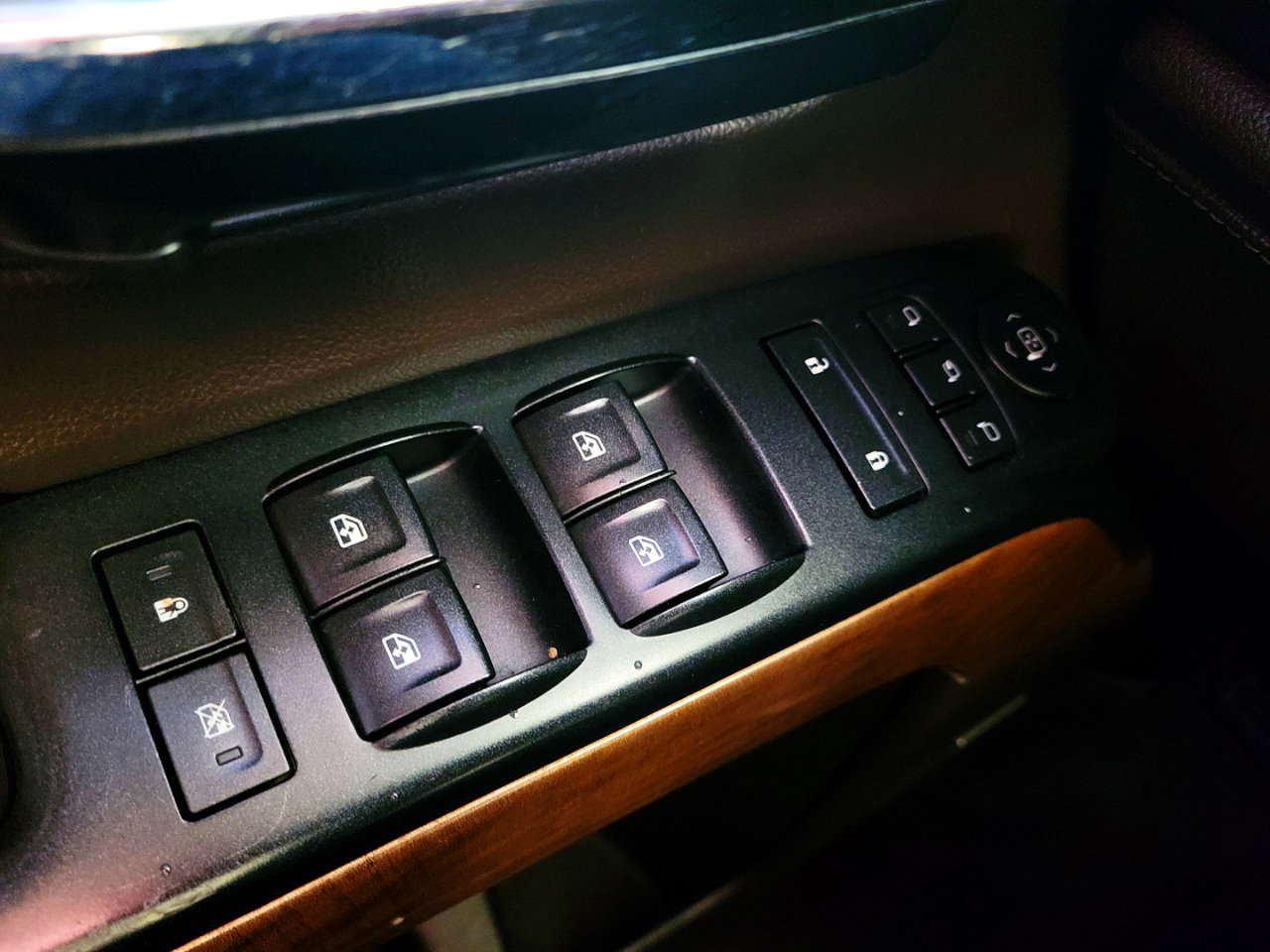 Used 2016 Chevrolet Silverado 1500 LTZ w/ LTZ Plus Package image 16