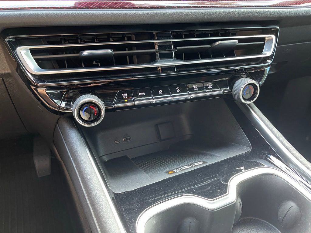 Used 2024 Chevrolet Traverse RS w/ LPO, Floor Liner Package image 12