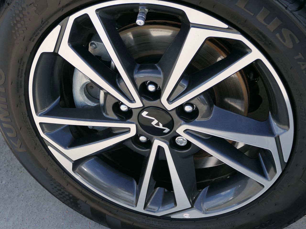 Used 2024 Kia Forte LXS w/ LXS Technology Package image 10