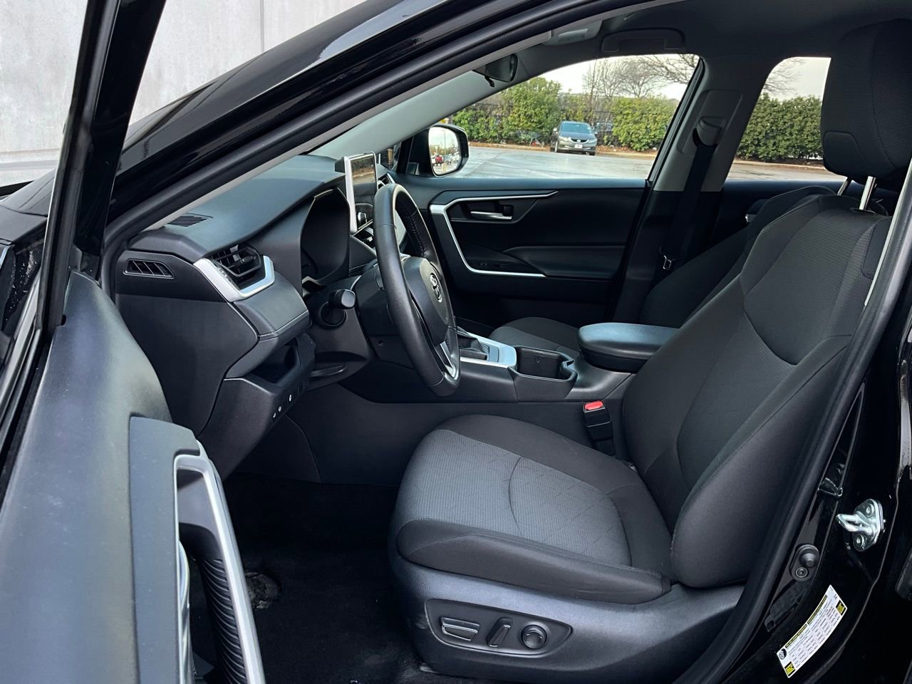 Used 2025 Toyota RAV4 XLE w/ Weather Package image 10