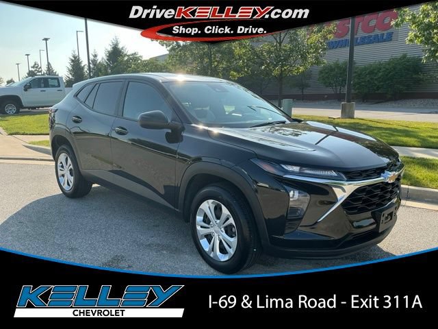 Used 2025 Chevrolet Trax LS w/ Driver Confidence Package FWD image 1