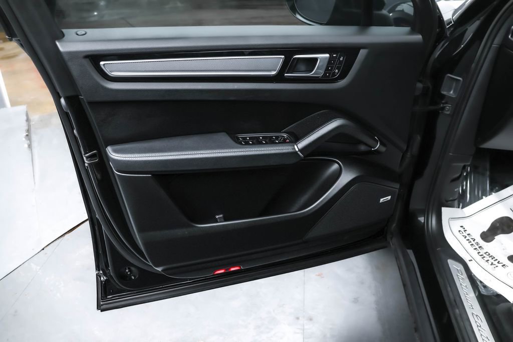 Used 2022 Porsche Cayenne Platinum Edition AWD/4WD image 24