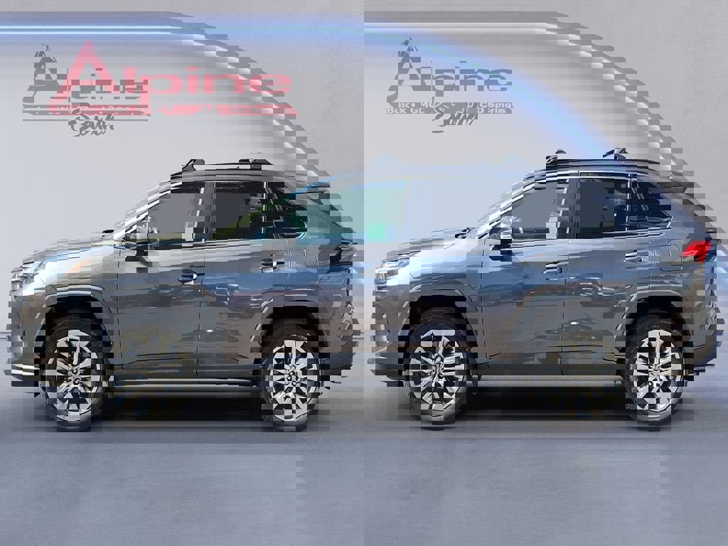 Used 2022 Toyota RAV4 XLE Premium image 2