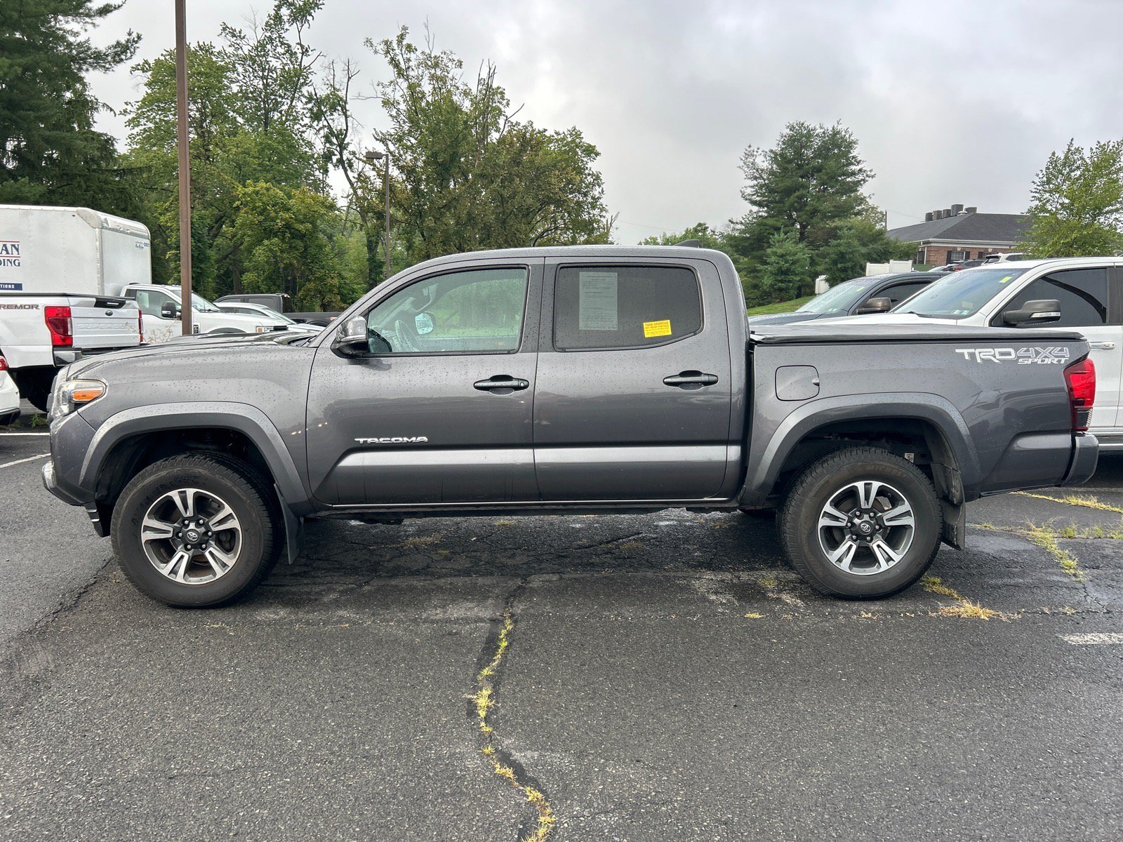 Used 2018 Toyota Tacoma TRD Sport AWD/4WD image 9