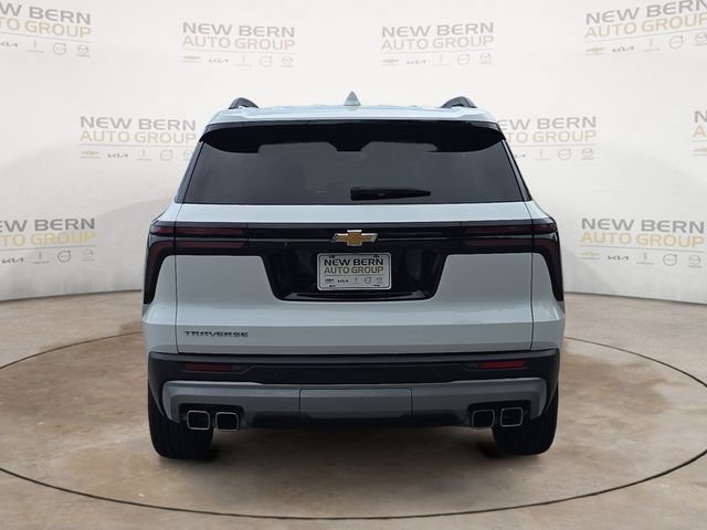 Used 2025 Chevrolet Traverse LT FWD image 4