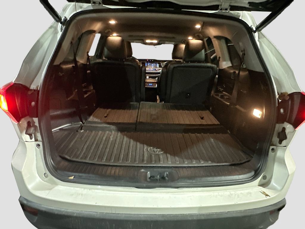 Used 2019 Toyota Highlander XLE image 24