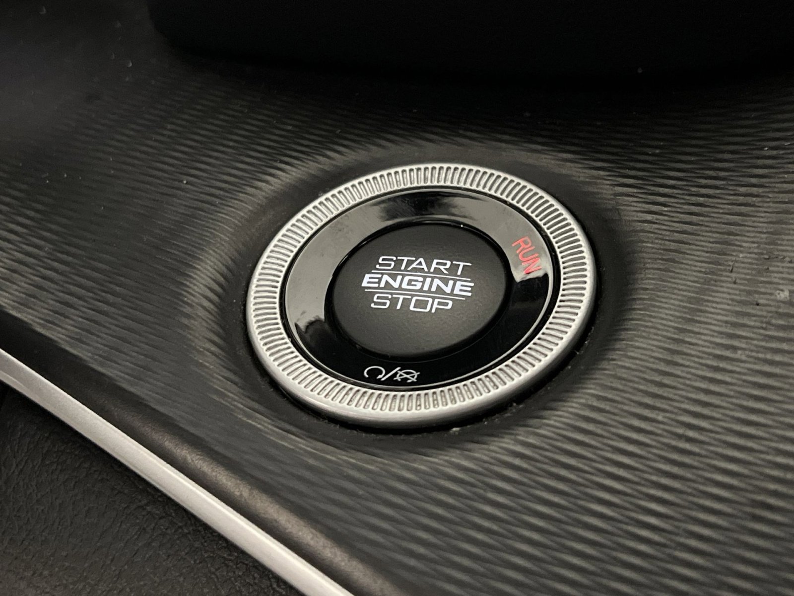 Used 2023 Jeep Grand Cherokee L Laredo image 32