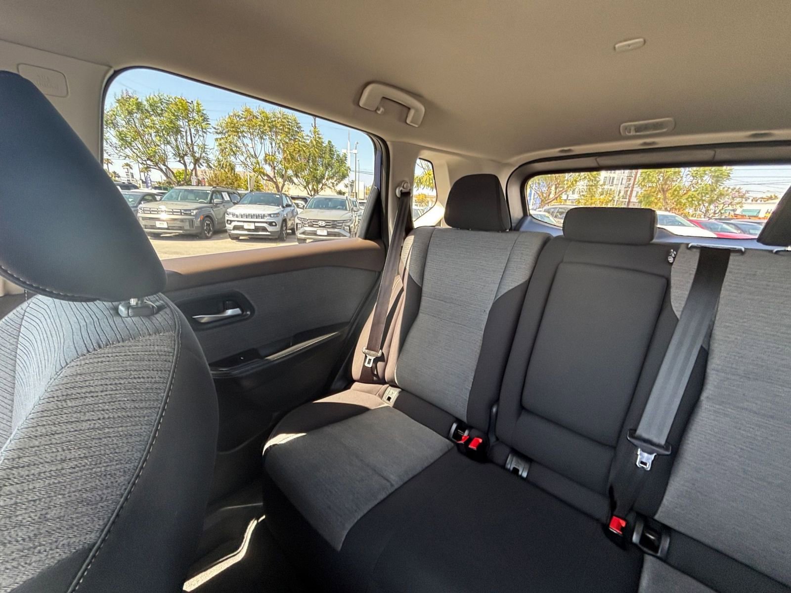 Used 2023 Nissan Rogue SV FWD image 40