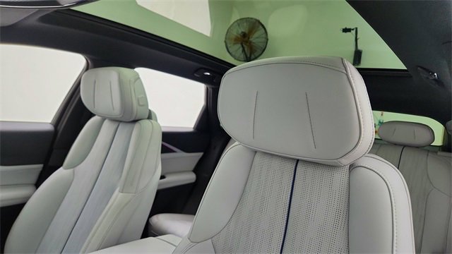 Used 2024 Cadillac Lyriq Luxury image 34