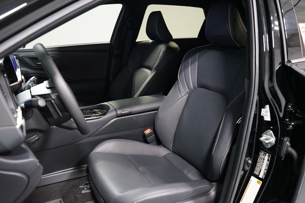 Certified 2025 Toyota Crown Signia image 27