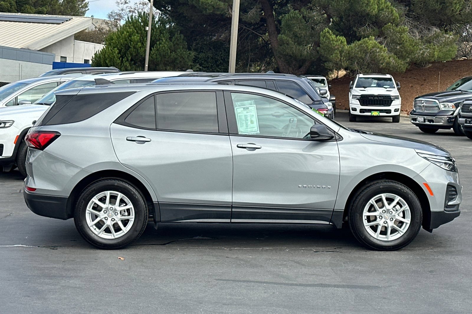 Used 2023 Chevrolet Equinox LS w/ LS Convenience Package FWD image 3