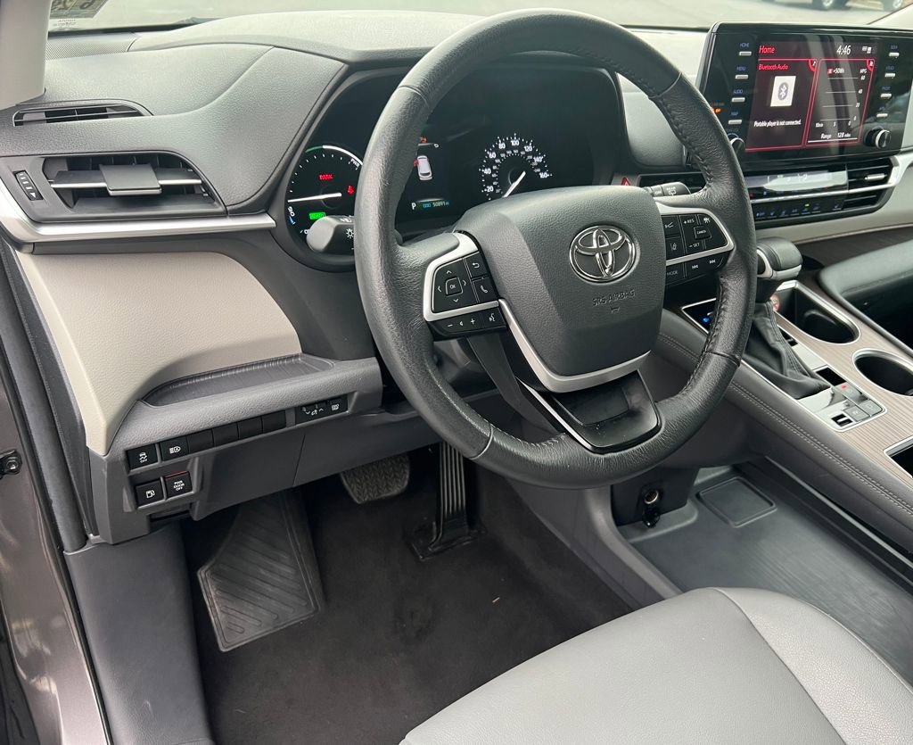 Used 2024 Toyota Sienna XLE image 21