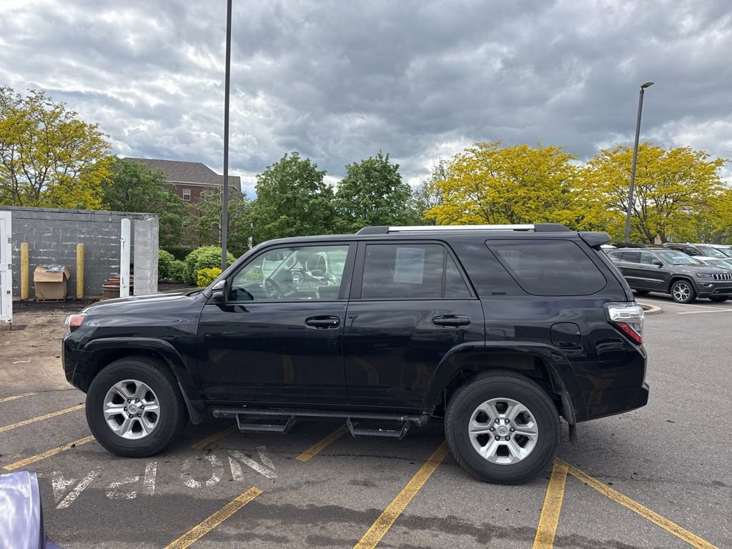 Used 2023 Toyota 4Runner SR5 Premium w/ Moonroof Package AWD/4WD image 39