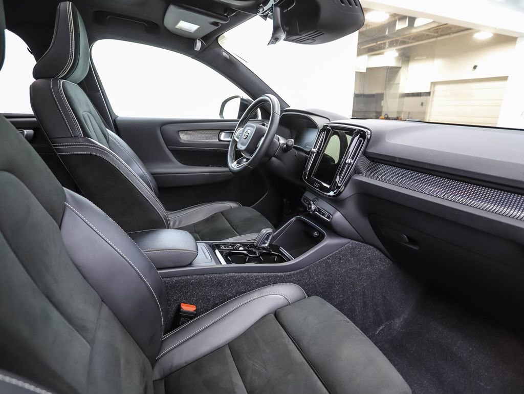 Used 2021 Volvo XC40 T5 R-Design w/ Protection Package Premier image 30