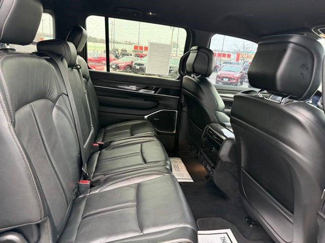 Used 2022 Jeep Wagoneer Series III AWD/4WD image 18