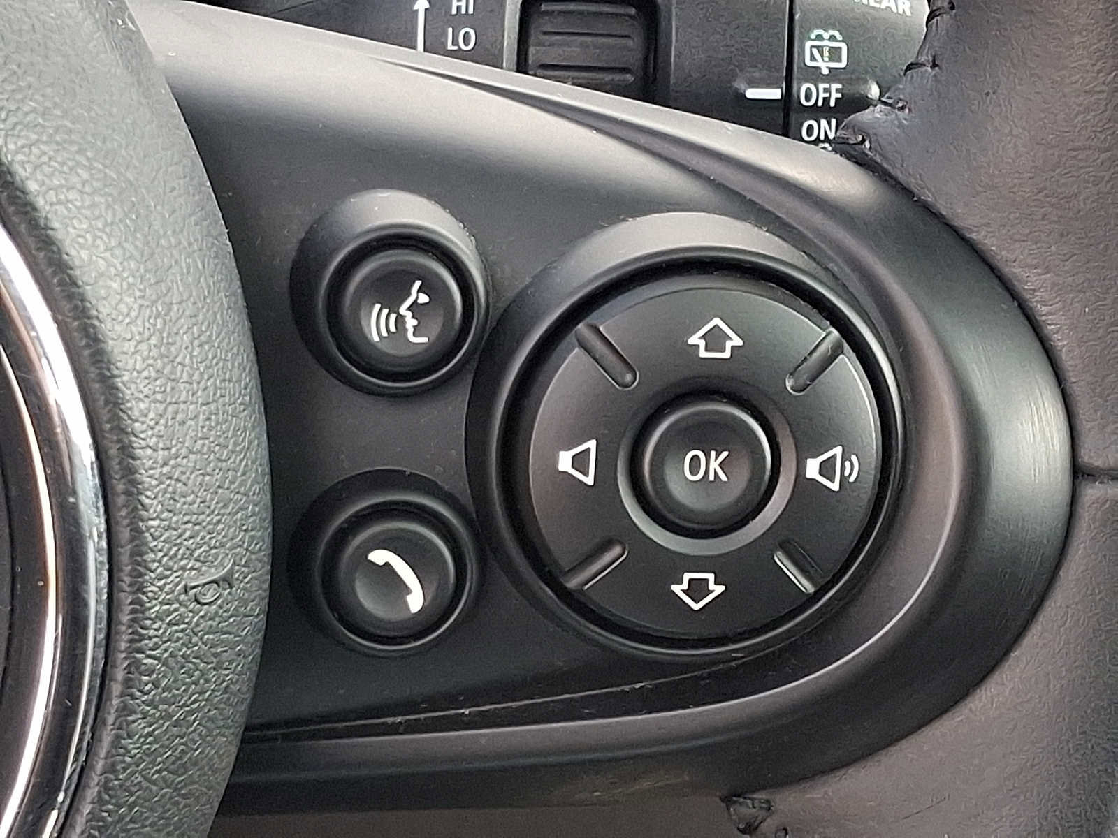 Used 2020 MINI Cooper 2-Door Hardtop w/ Storage Package FWD image 24