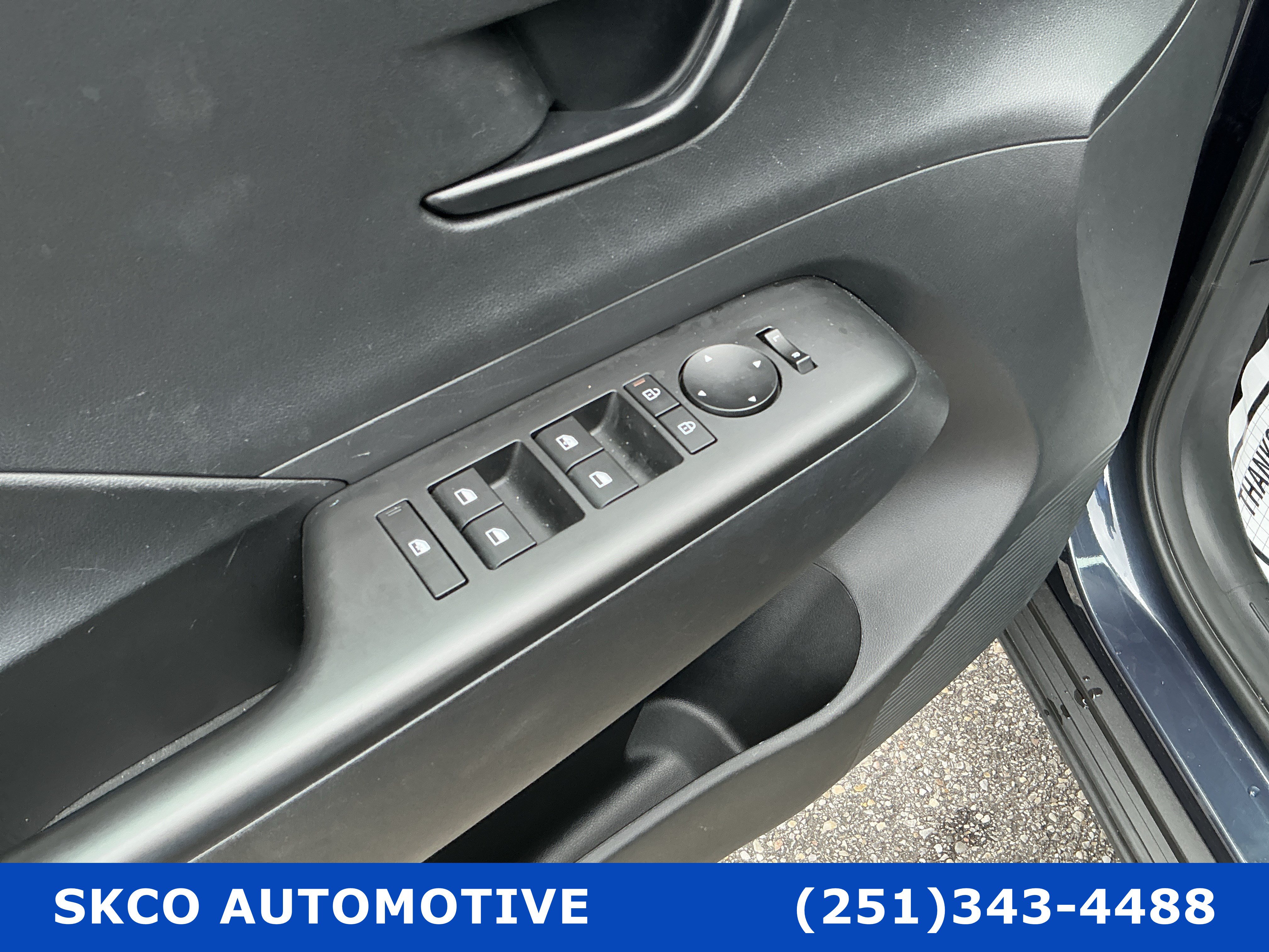 Used 2025 Hyundai Kona SEL FWD image 22