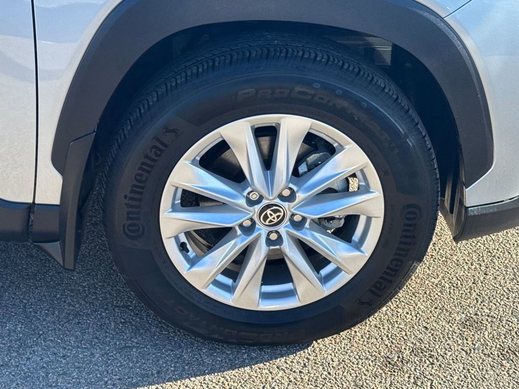 Used 2024 Toyota Corolla Cross LE image 40