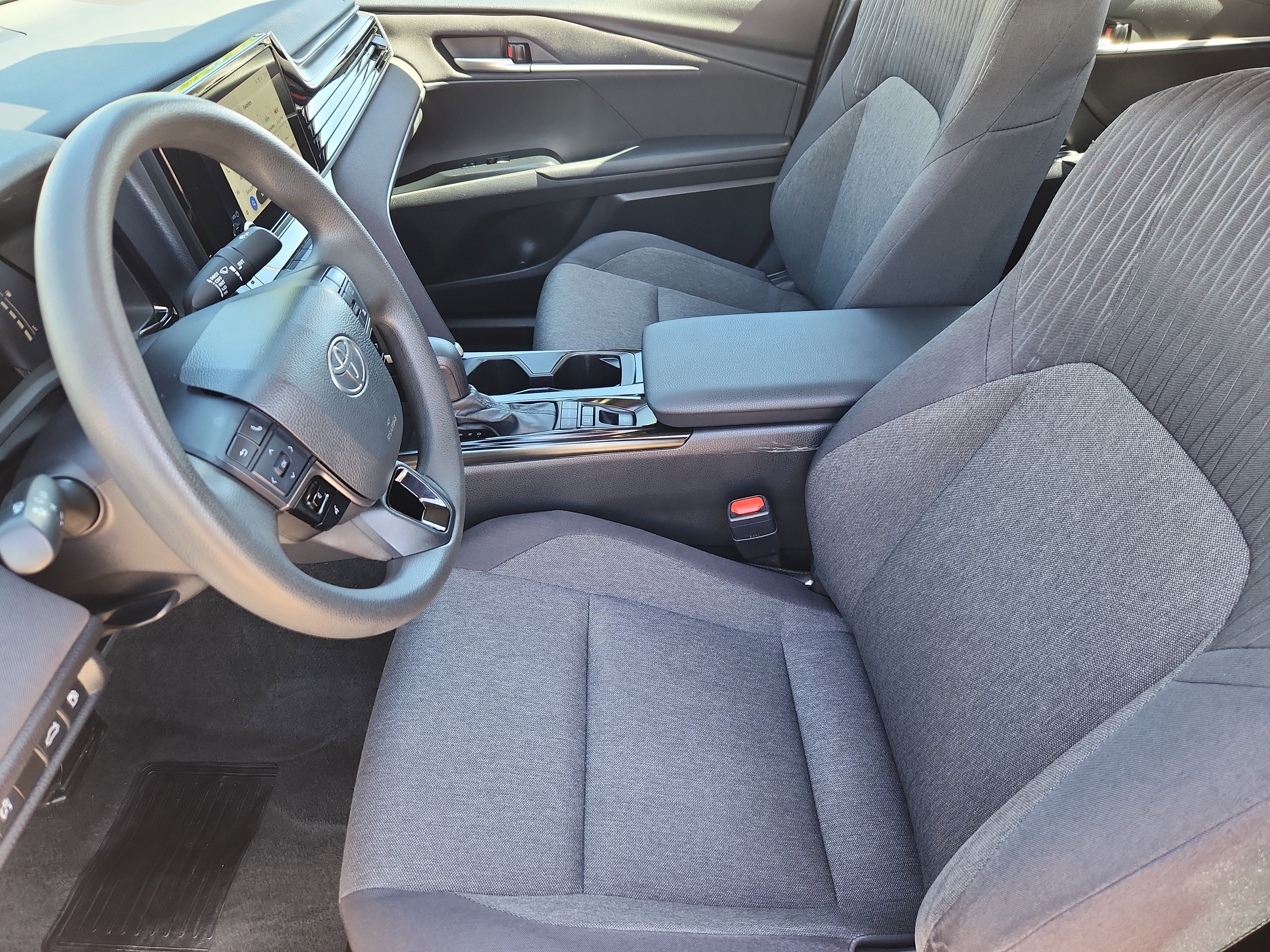 Used 2025 Toyota Camry LE image 7