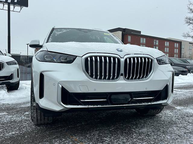 New 2026 BMW X5 xDrive50e image 2