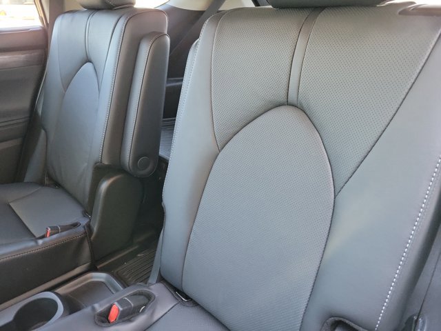 Used 2026 Toyota Highlander Limited image 11