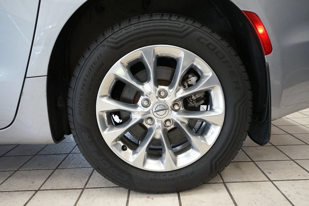 Used 2021 Chrysler Pacifica Touring-L w/ Uconnect Theater Family Group AWD/4WD image 60