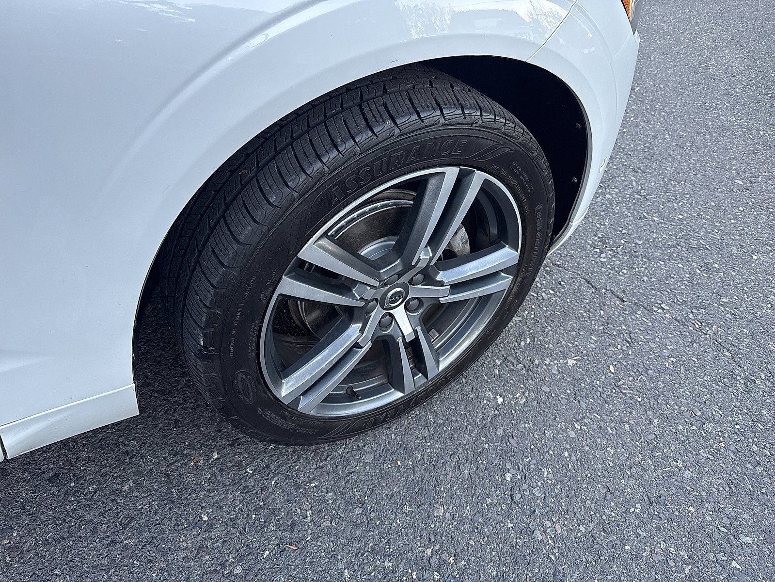 Used 2019 Volvo XC60 T5 Momentum w/ Multimedia Package AWD/4WD image 26