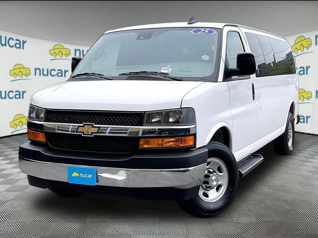 Used 2025 Chevrolet Express 3500 LT w/ LT Preferred Equipment Group RWD image 3