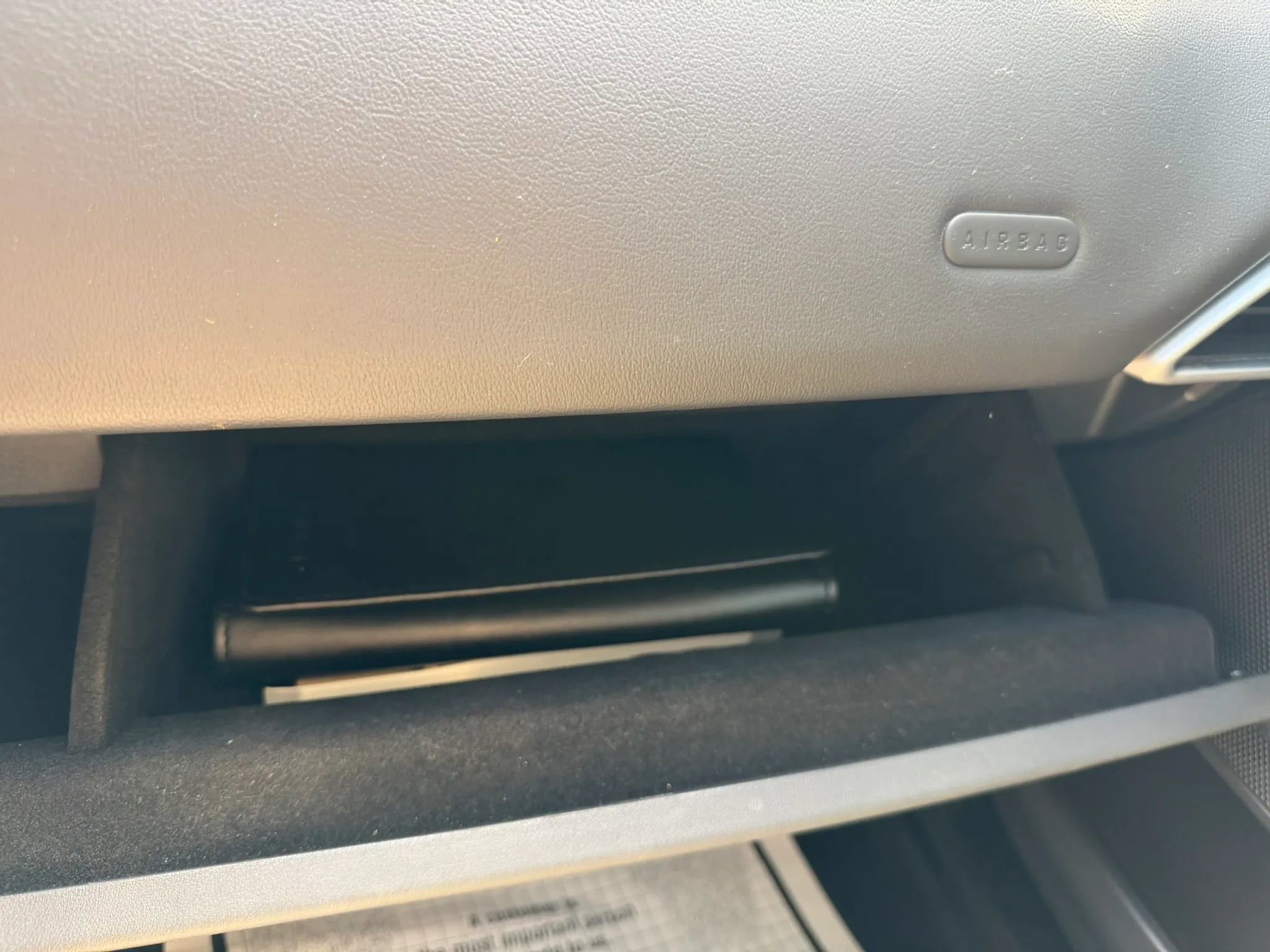 Used 2019 Jaguar XE Premium image 32