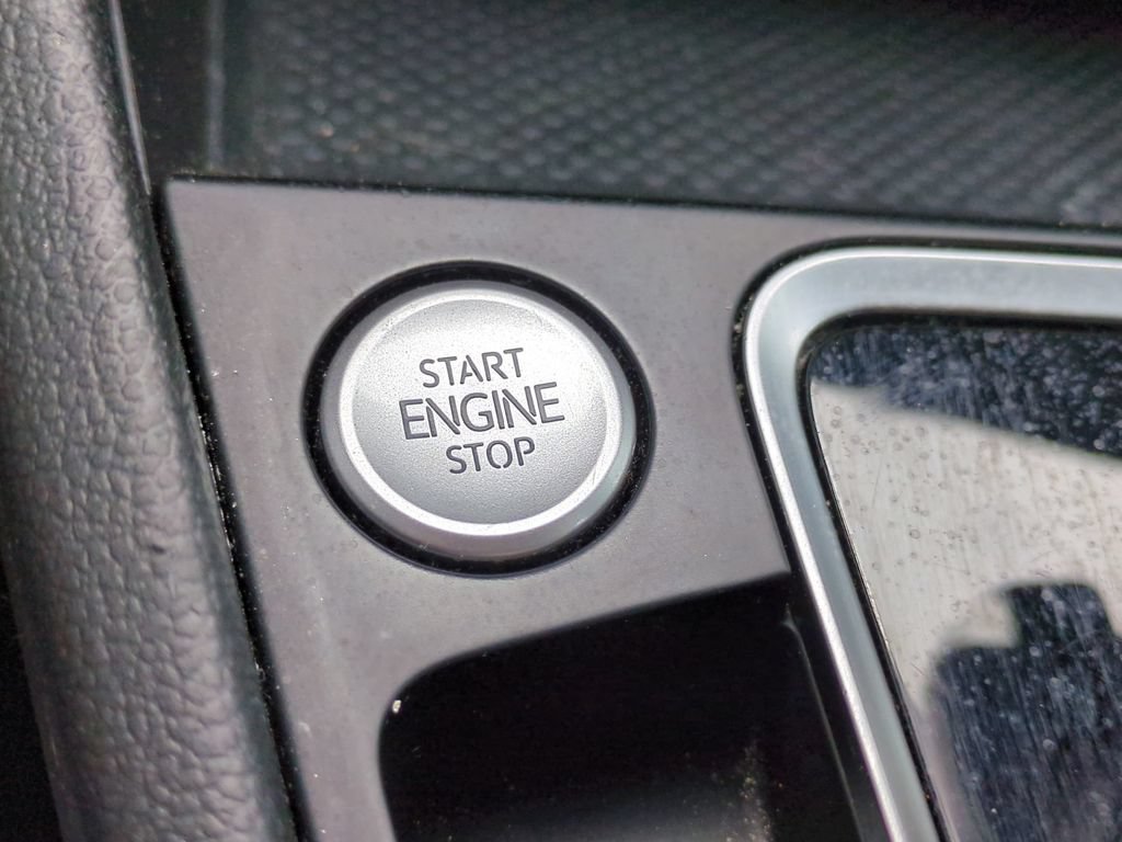 Used 2020 Volkswagen Jetta R-Line w/ R-Line Cold Weather Package FWD image 30