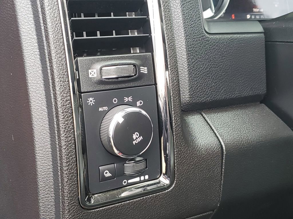 Used 2017 RAM 1500 Sport image 12