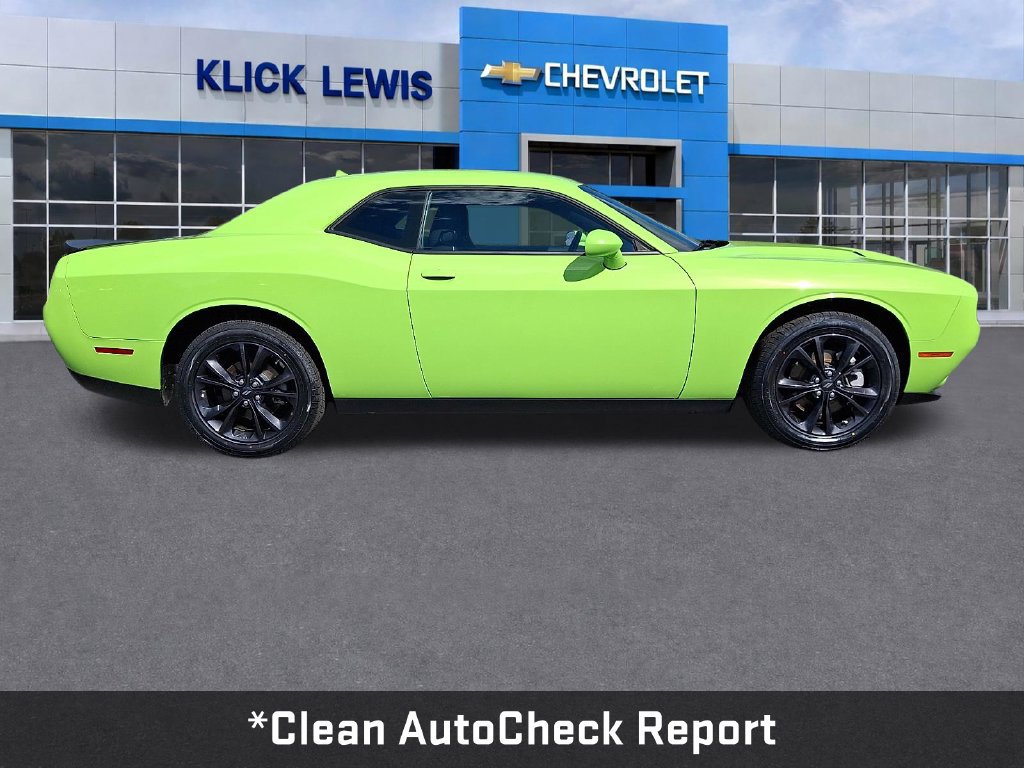 Used 2023 Dodge Challenger SXT w/ Blacktop Package AWD/4WD image 9