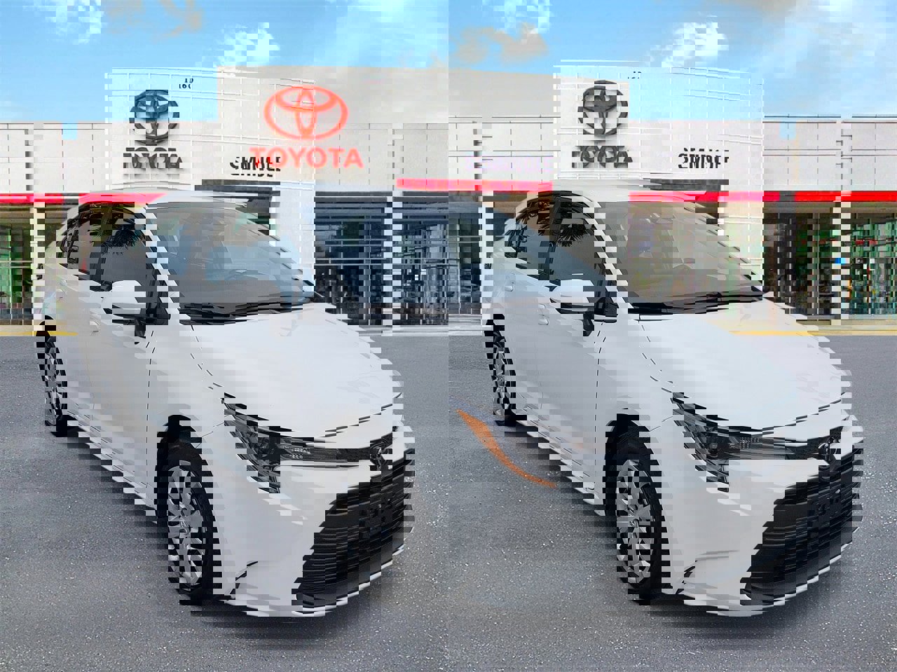 Used 2025 Toyota Corolla LE image 2