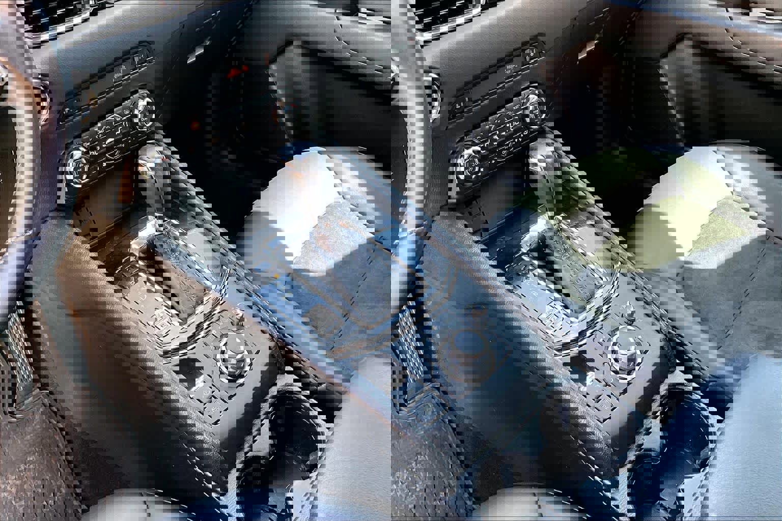 Used 2018 MAZDA CX-5 Touring image 17