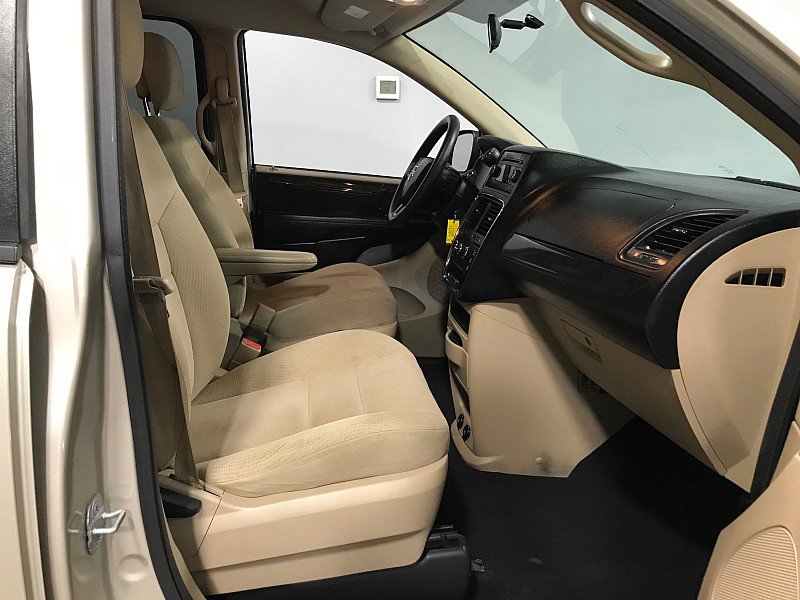Used 2014 Dodge Grand Caravan American Value Package FWD image 13