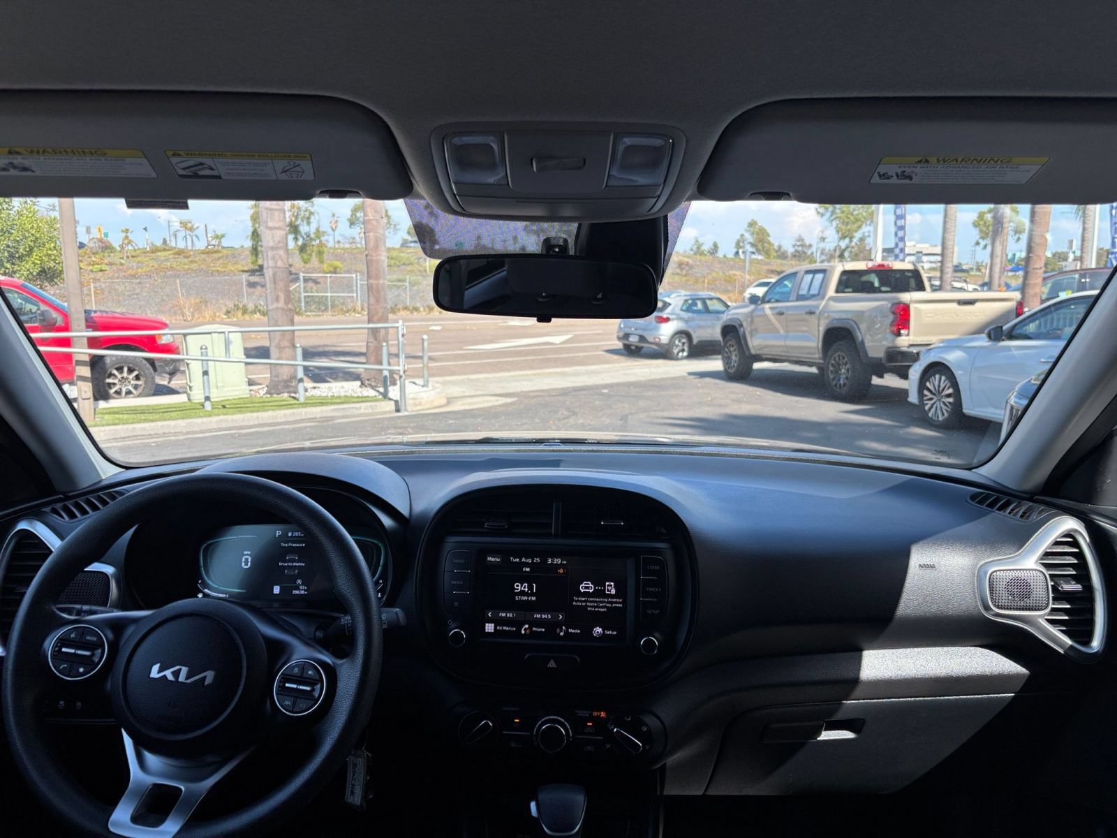 Used 2025 Kia Soul LX w/ LX Technology Package FWD image 30