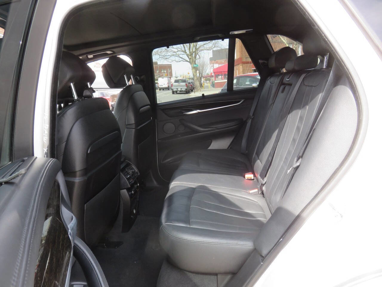Used 2016 BMW X5 xDrive50i AWD/4WD image 31